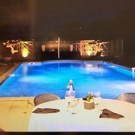 Sous Les Pins Hotel Étoile-sur-Rhône Eksteriør billede