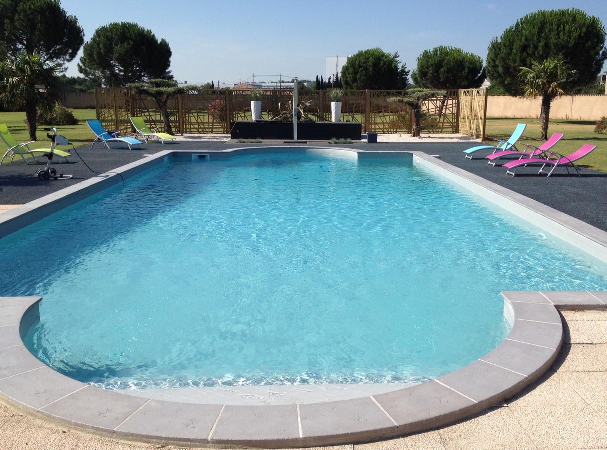 Sous Les Pins Hotel Étoile-sur-Rhône Eksteriør billede
